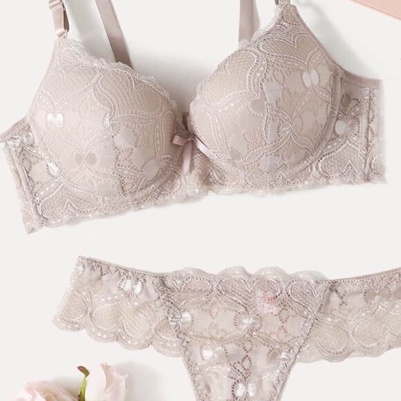 Lingerie    - Picture 6 of 8